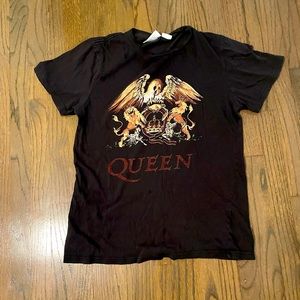 Queen T-Shirt from Urban Outfitters, Black, size medium